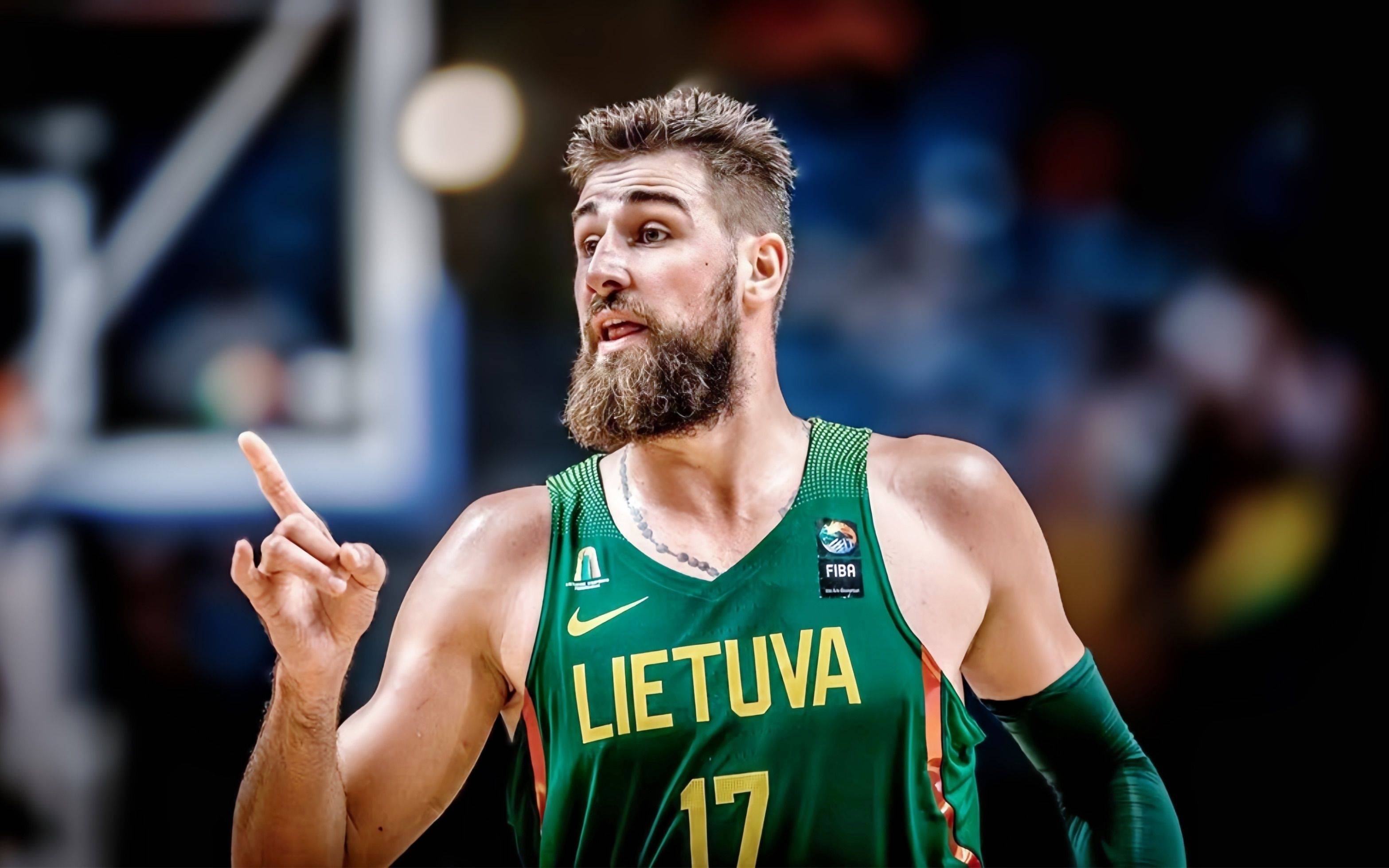 南韩男篮绝杀雄鹿B队，瓦兰丘纳斯统治全场的简单介绍