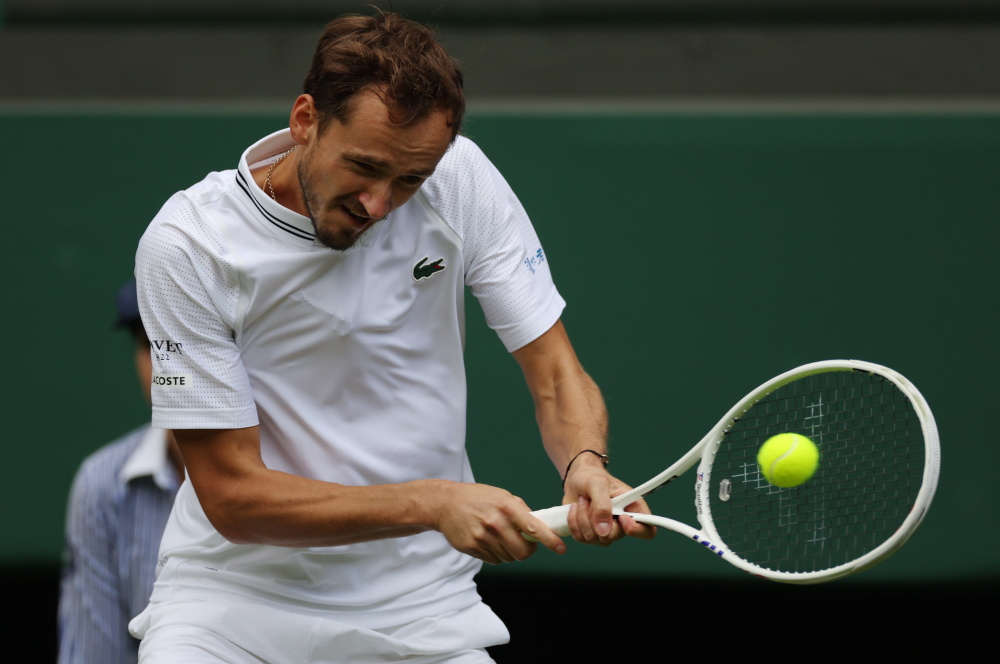 英国网球队完胜澳大利亚网球队，梅德韦杰夫绝境逆转的简单介绍